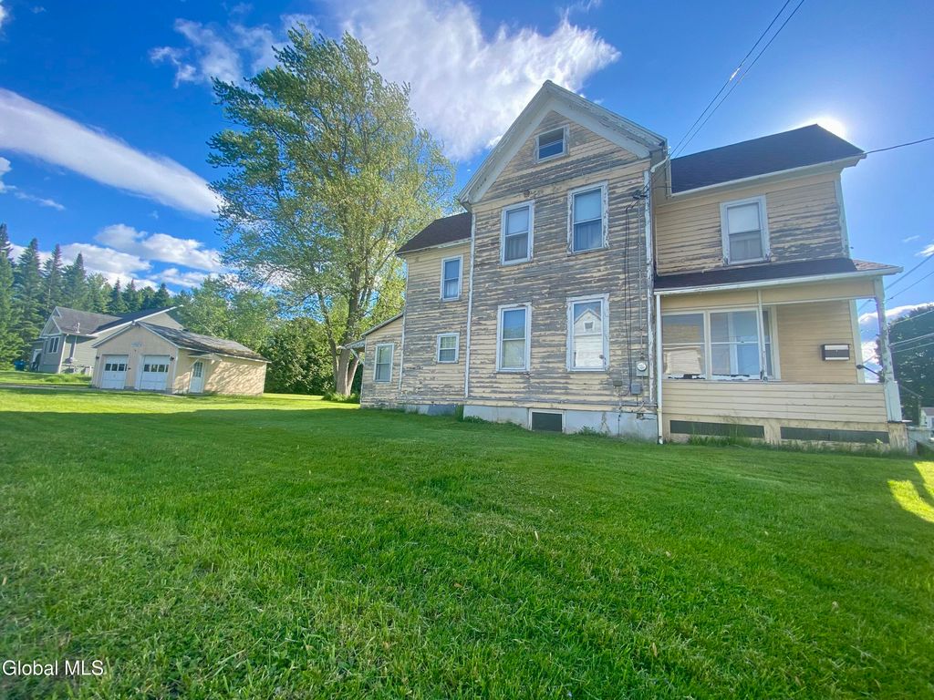 114 E Fourth Avenue, Johnstown, NY 12095