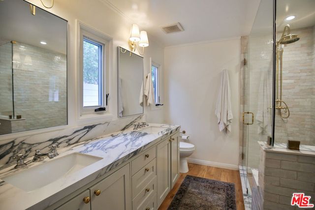 2330 Walnut Avenue, Venice, CA 90291