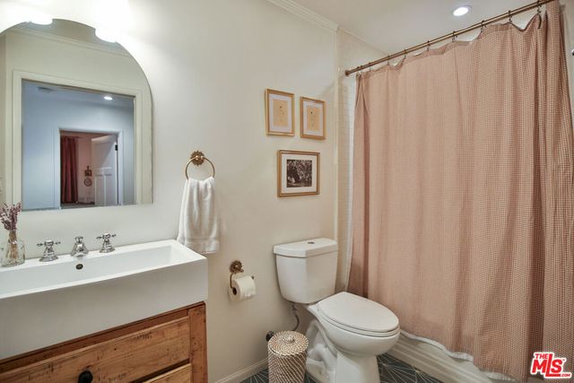 2330 Walnut Avenue, Venice, CA 90291