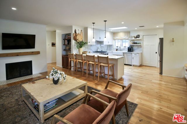 2330 Walnut Avenue, Venice, CA 90291