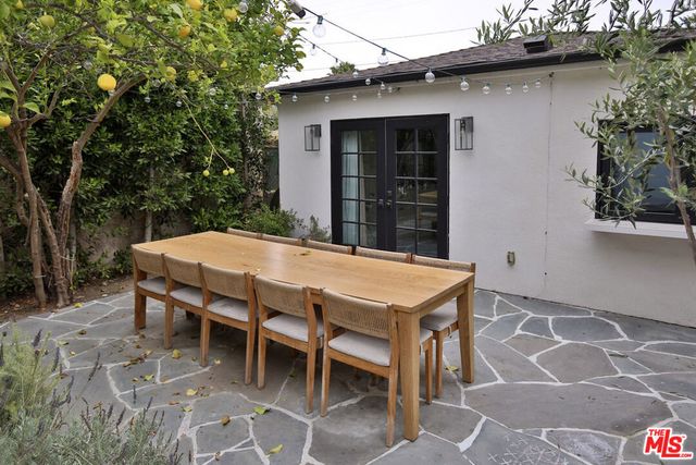 2330 Walnut Avenue, Venice, CA 90291
