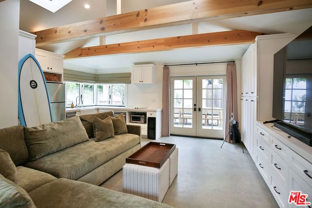 2330 Walnut Avenue, Venice, CA 90291