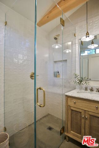 2330 Walnut Avenue, Venice, CA 90291