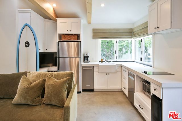 2330 Walnut Avenue, Venice, CA 90291