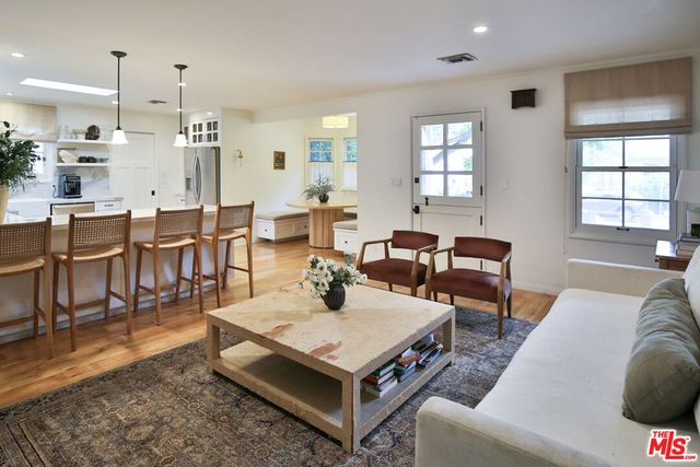 2330 Walnut Avenue, Venice, CA 90291