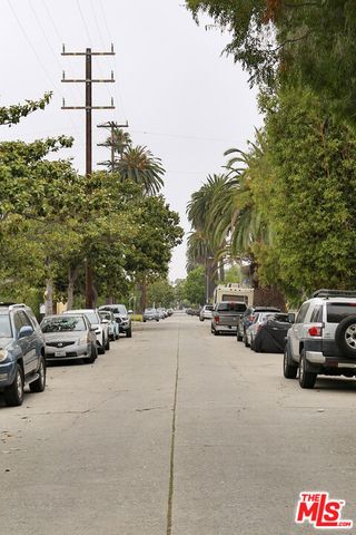 2330 Walnut Avenue, Venice, CA 90291