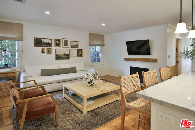 2330 Walnut Avenue, Venice, CA 90291