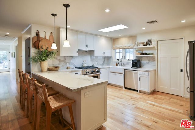2330 Walnut Avenue, Venice, CA 90291