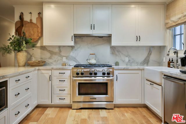 2330 Walnut Avenue, Venice, CA 90291