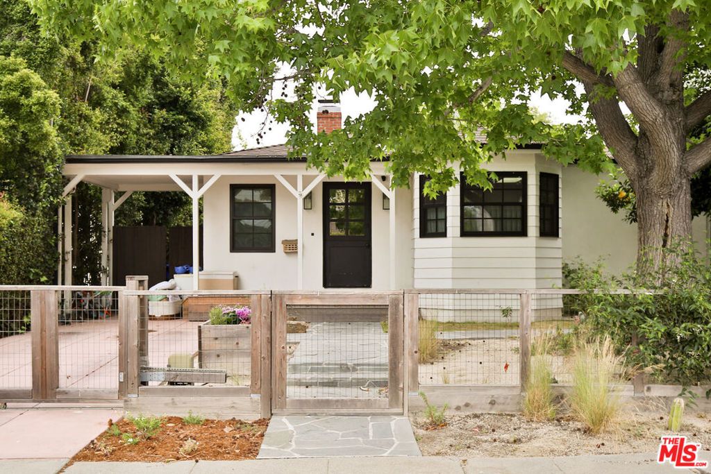 2330 Walnut Avenue, Venice, CA 90291