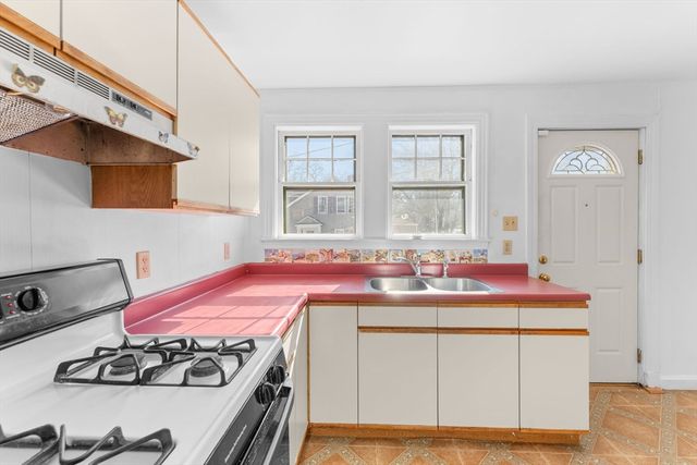 67 Glennon, Dracut, MA 01826