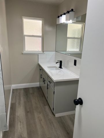 3934 E Sussex Way, Fresno, CA 93726