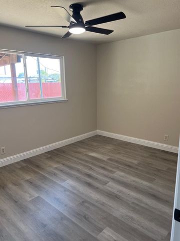 3934 E Sussex Way, Fresno, CA 93726