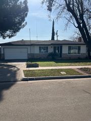 3934 E Sussex Way, Fresno, CA 93726