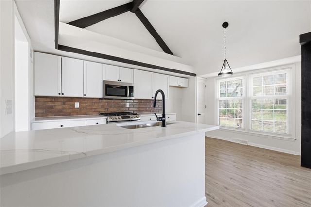 6608 E 124TH Street, Grandview, MO 64030