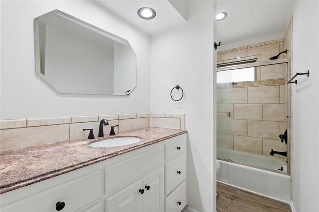 6608 E 124TH Street, Grandview, MO 64030