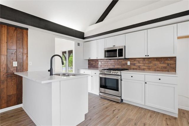 6608 E 124TH Street, Grandview, MO 64030