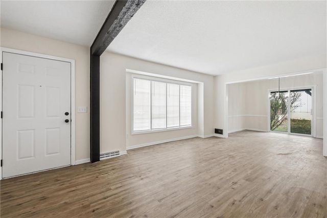 6608 E 124TH Street, Grandview, MO 64030