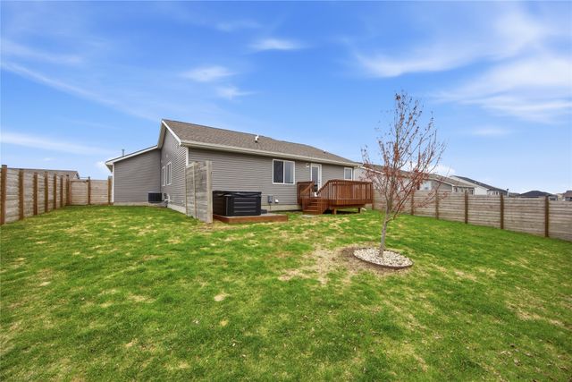 2420 Sunview Drive, Granger, IA 50109