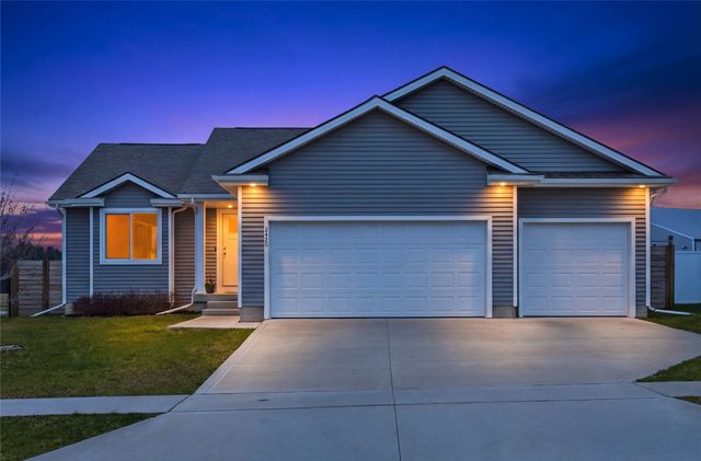 2420 Sunview Drive, Granger, IA 50109