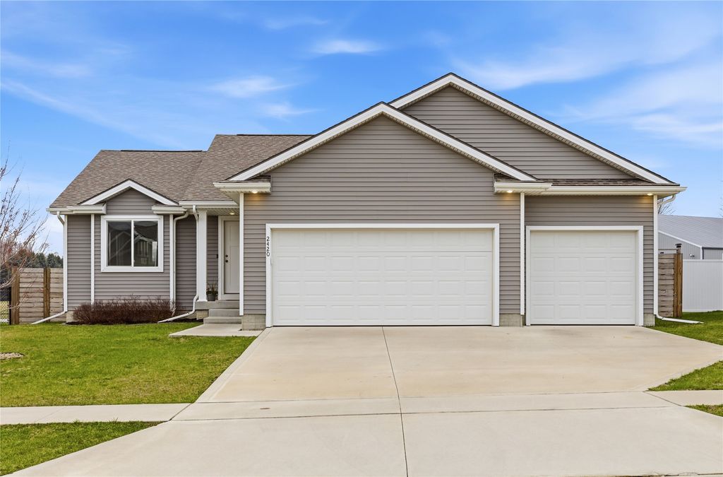 2420 Sunview Drive, Granger, IA 50109