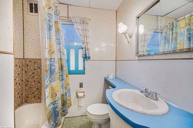 7624 Maple Street, Dearborn, MI 48126