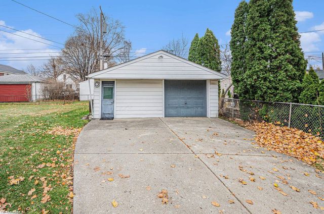 7624 Maple Street, Dearborn, MI 48126