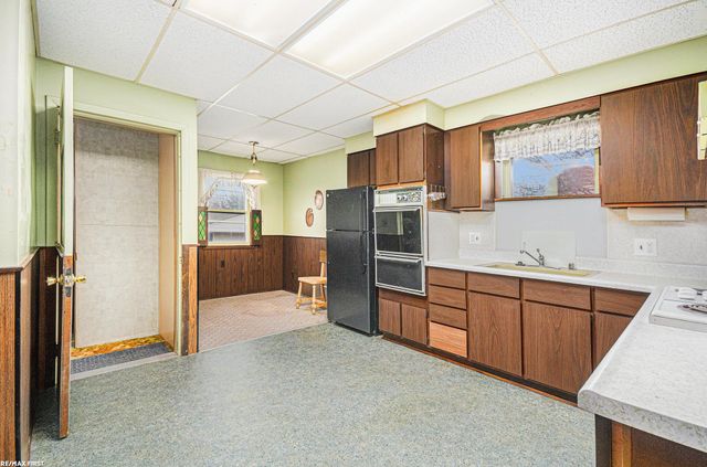 7624 Maple Street, Dearborn, MI 48126