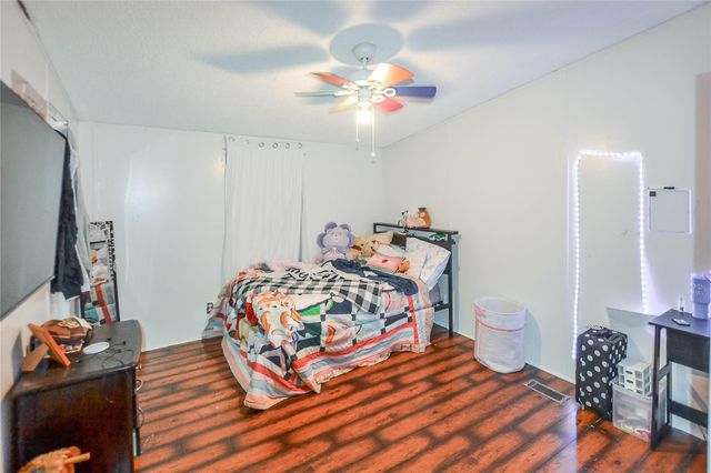 149 E Austin Avenue, Onalaska, TX 77360