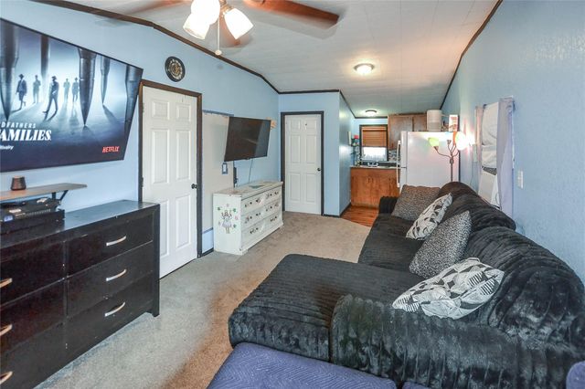 149 E Austin Avenue, Onalaska, TX 77360