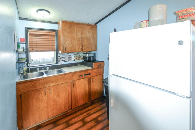 149 E Austin Avenue, Onalaska, TX 77360