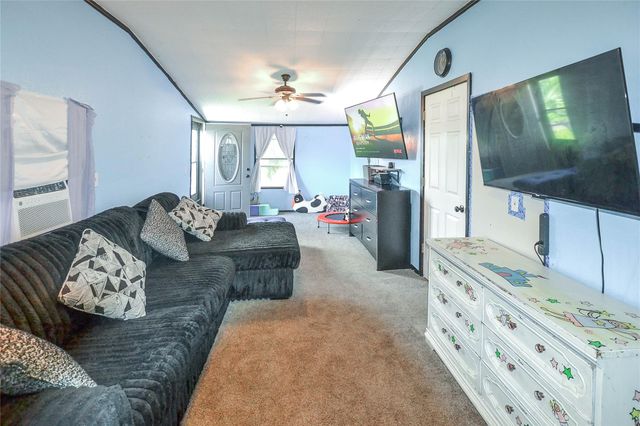 149 E Austin Avenue, Onalaska, TX 77360