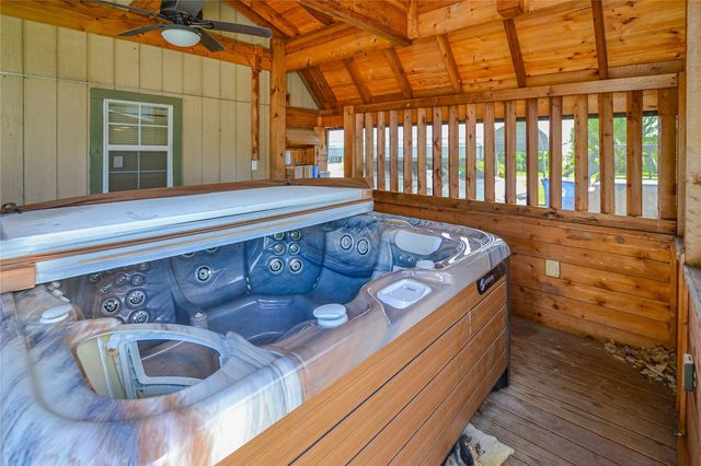 149 E Austin Avenue, Onalaska, TX 77360
