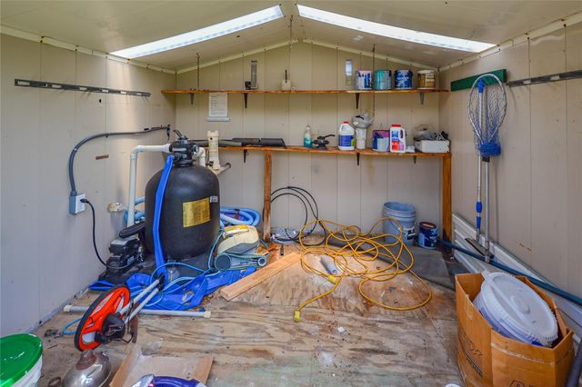 149 E Austin Avenue, Onalaska, TX 77360