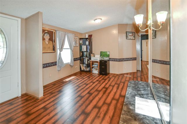 149 E Austin Avenue, Onalaska, TX 77360