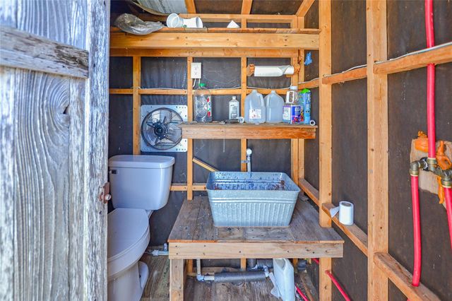 149 E Austin Avenue, Onalaska, TX 77360