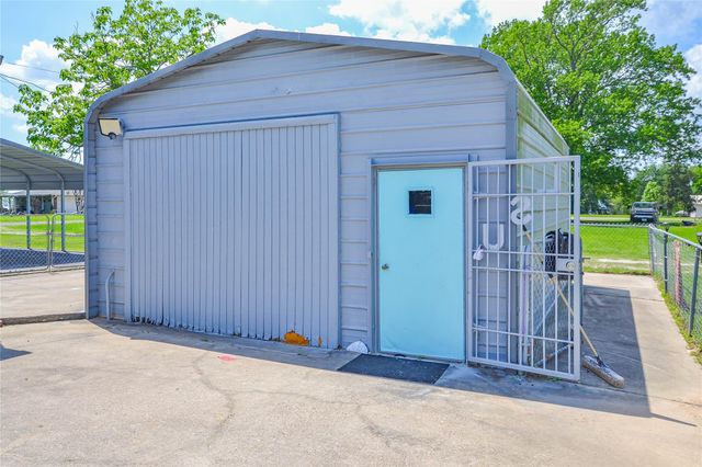 149 E Austin Avenue, Onalaska, TX 77360