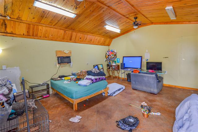 149 E Austin Avenue, Onalaska, TX 77360