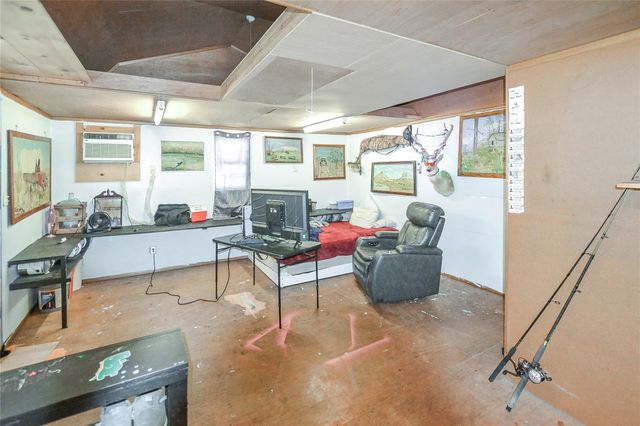 149 E Austin Avenue, Onalaska, TX 77360