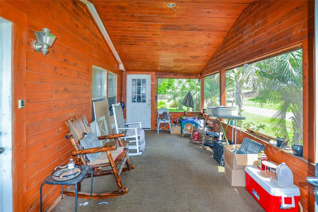 149 E Austin Avenue, Onalaska, TX 77360