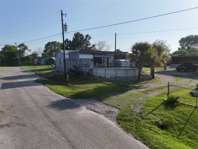 149 E Austin Avenue, Onalaska, TX 77360