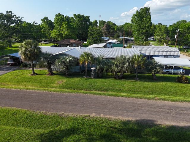 149 E Austin Avenue, Onalaska, TX 77360