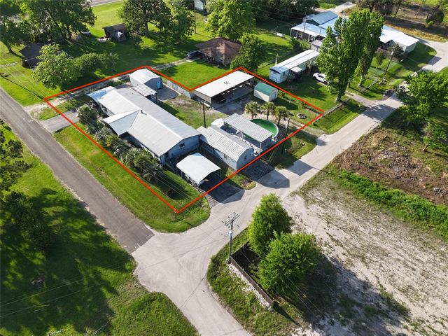 149 E Austin Avenue, Onalaska, TX 77360