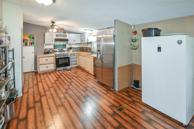 149 E Austin Avenue, Onalaska, TX 77360