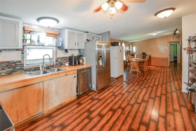 149 E Austin Avenue, Onalaska, TX 77360