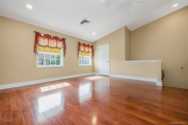 1132 Willow Lane 1131, Valley Stream, NY 11580