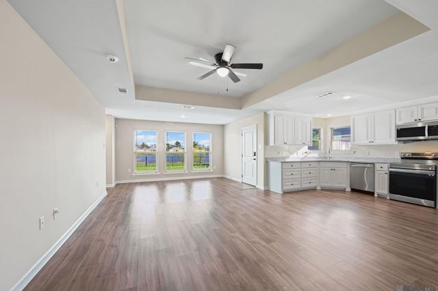 1280 Meadow Crossing Dr, Gonzales, LA 70737