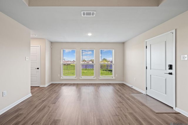 1280 Meadow Crossing Dr, Gonzales, LA 70737