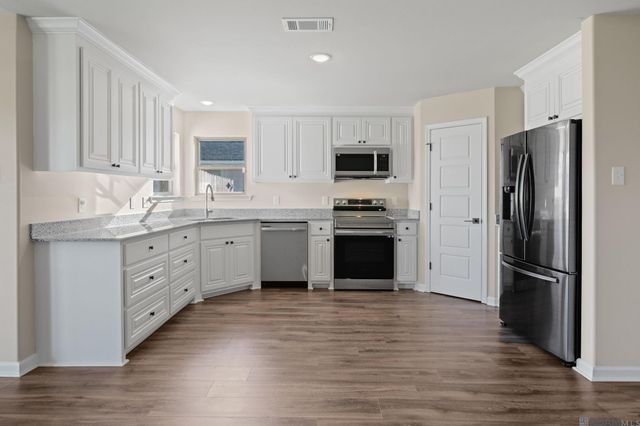 1280 Meadow Crossing Dr, Gonzales, LA 70737