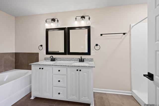 1280 Meadow Crossing Dr, Gonzales, LA 70737